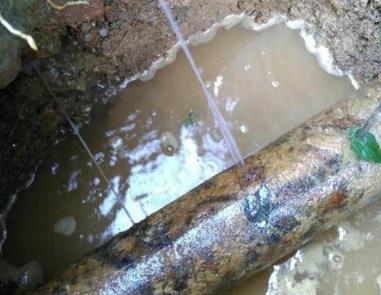 五通桥楼顶渗水维修公司分享下地暖漏水的原因及检测方法。